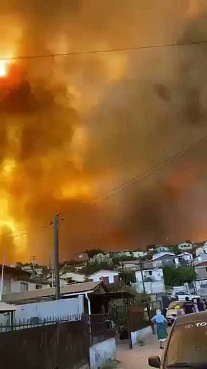 Feroz incendio en una pañalera de Lomas del Mirador