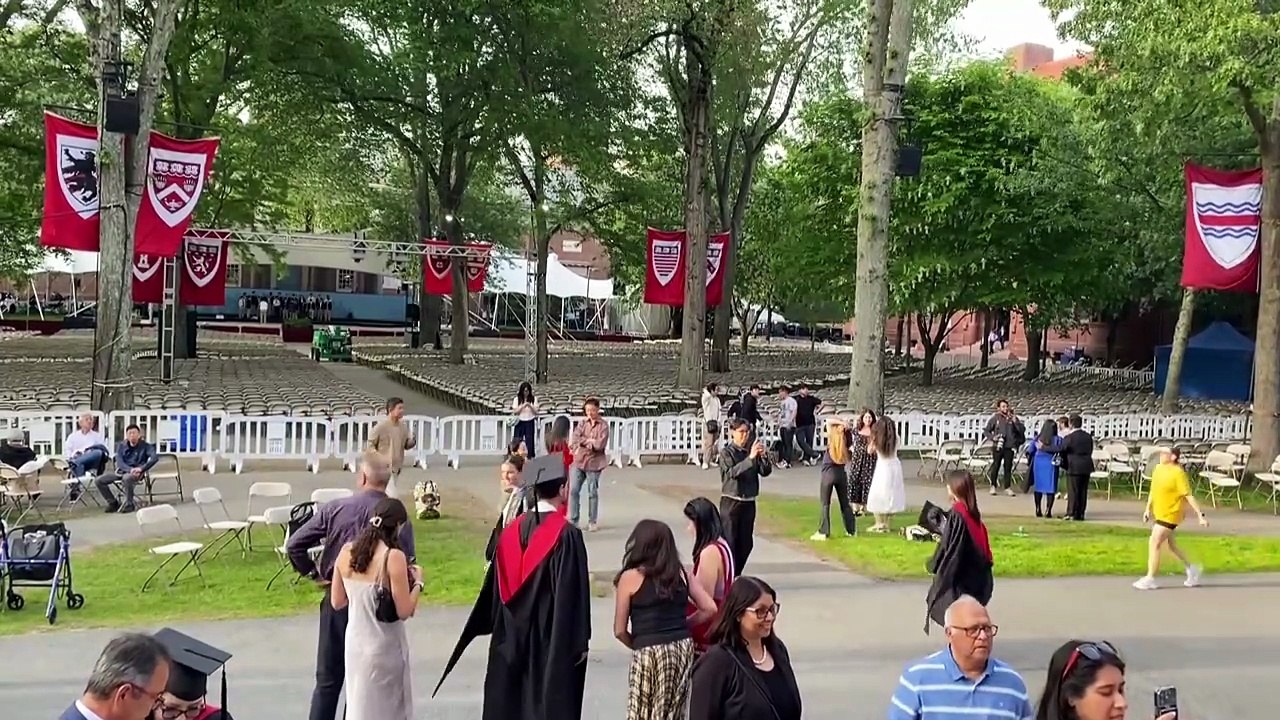 Harvard darf vorerst weiter Ausländer aufnehmen - Kritik an Trump bei Abschlussfeier