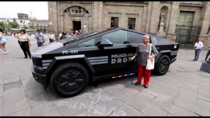 La polizia messicana presenta i nuovi Tesla Cybertruck