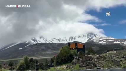 Kayseri'ye Mayıs ayında lapa lapa kar yağdı