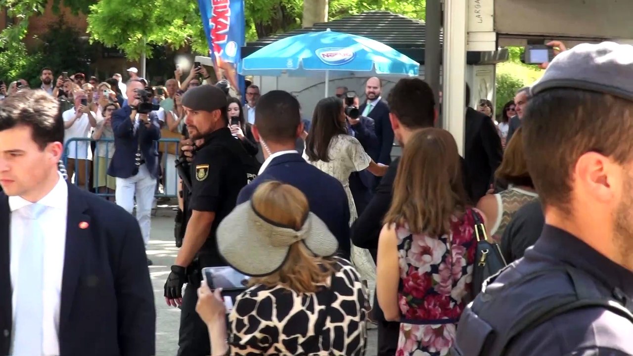 La Reina inaugura una Feria del Libro con guiños a la infancia: "He comprado muchas cosas"