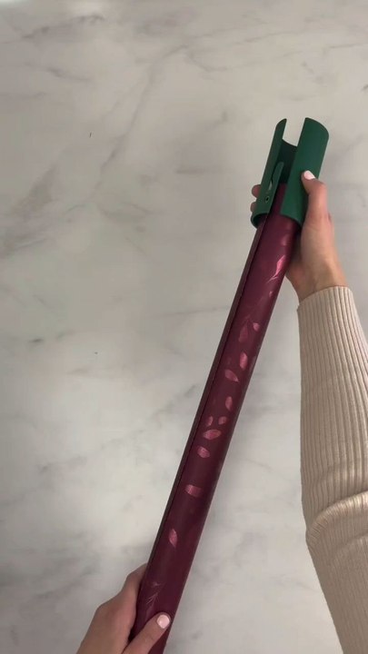 Easy Gift Wrapping Tutorial via: @littleelfproductsLearn how to wrap gifts quickly and beautifully with this easy gift wrapping tutorial!