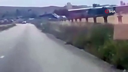 Mersin'de tonlarca ağırlıktaki mermer bloğu yola devrildi!