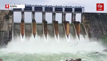 নীপকোৱে খুলিলে খানদং বান্ধৰ সাতখন গে'ট: কাছাৰত নৈৰ সোঁতত উটি গ'ল ডাম্পাৰ