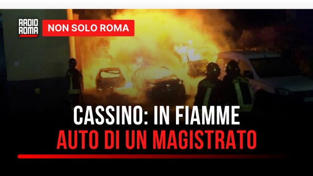 Cassino, in fiamme l'auto di un magistrato: paura e sgomento