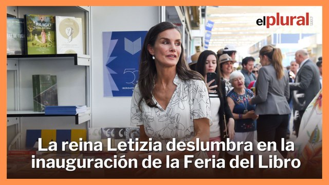 La reina Letizia visita la Feria del Libro en su inauguración en su cita preferida del año