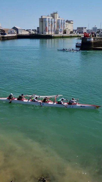 La Vendée Va'a dans le chenal des Sables-d'Olonne
