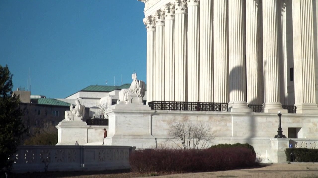 Oberstes Gericht erlaubt Trump Entzug der Aufenthaltstitel von 500.000 Migranten