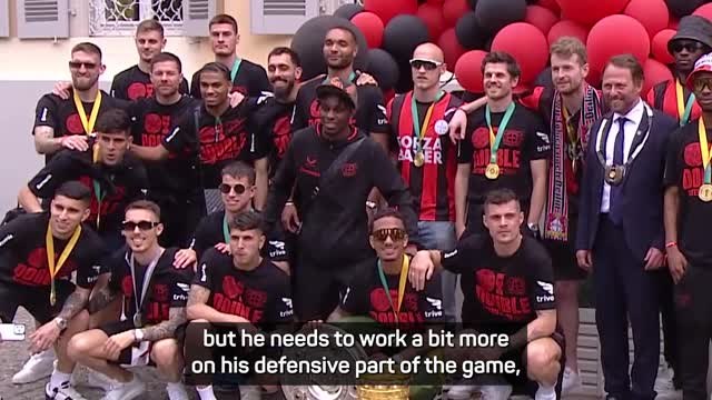 'Forgets he needs to defend' - Berbatov makes Frimpong & Trent comparison