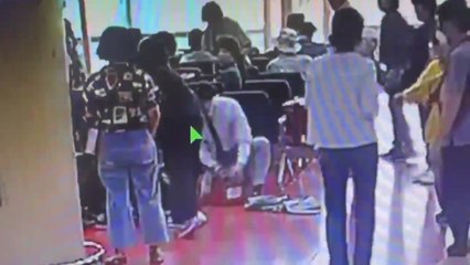 제주공항에서 쓰러진 여성, 면세점 직원이 응급처치로 구해 / YTN