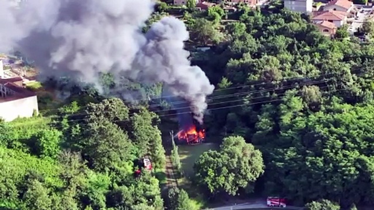 Pisa, incendio devasta gli spogliatoi del campo nell?area della Fonte a Santa Maria a Monte: le immagini
