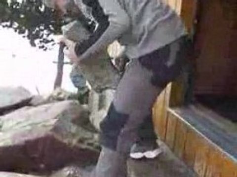 Homo habilis découvre l' Outil.....