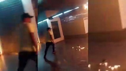 Homem ateia fogo ao próprio corpo em estação de metrô: funcionários e passageiros intervêm