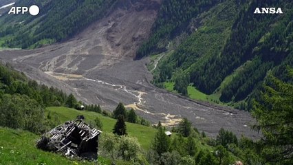 Svizzera, ghiacciaio frana e si abbatte su una cittadina