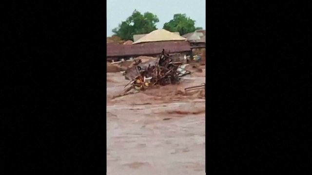 나이지리아 중부 홍수 사망자 117명으로 늘어 / YTN