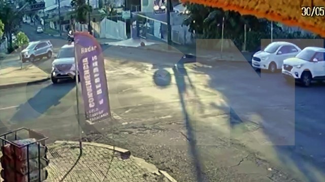 Imagens fortes revelam como aconteceu acidente que terminou com morte de motociclista