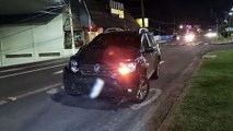 Vidro de Uno quebra em forte colisão contra Duster na Avenida Tancredo Neves