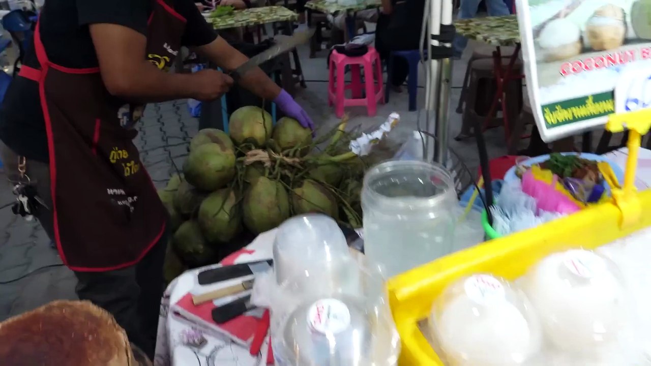 태국 코코넛 자르기 달인 _ Amazing Coconut Cutting Skills - thai street food -