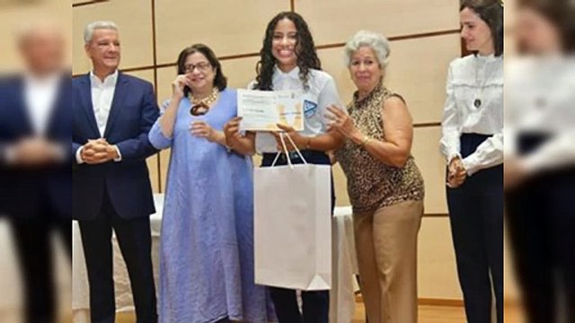 Fundación Macarrulla premia a ganadores concurso estudiantil