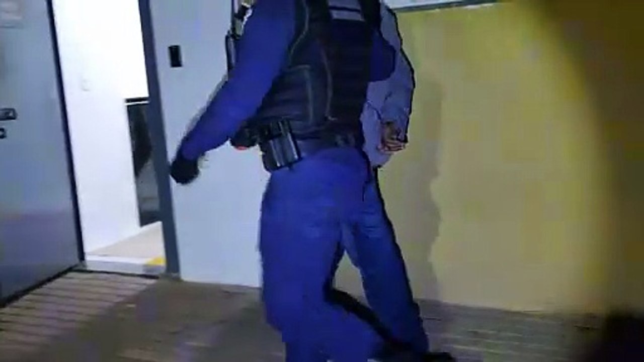 ROMU apreende simulacro, pinos para acondicionar drogas e encaminha dupla à delegacia