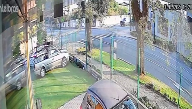 Imagens impressionantes mostram grave acidente que resultou na morte de motociclista