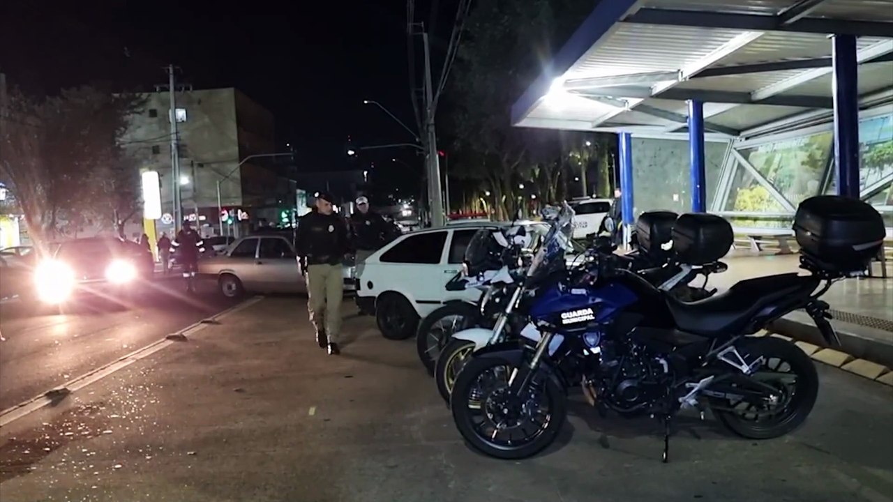 Forças de segurança fazem operação de trânsito no Centro de Cascavel