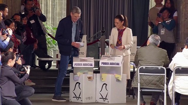 Mexicanos comienzan a votar por jueces, por primera vez en su historia