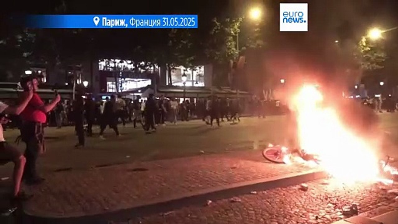 Два человека убиты, сотни арестованы в Париже в...
