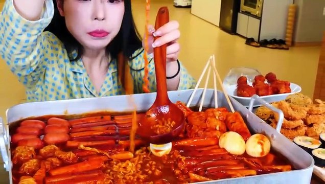 ASMR MUKBANG Fire spicy Tteokbokki with Noodles, Seasoned Chicken, Kimbap, Deep-Fries.