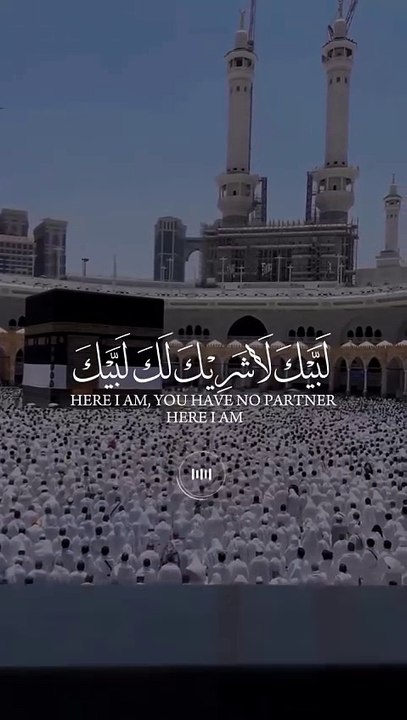 لَبَّيْكَ اللَّهُمَّ لَبَّيْكَ، لَبَّيْكَ لَا شَرِيكَ لَكَ لَبَّيْكَ، إِنَّ الْحَمْدَ وَالنِّعْمَةَ لَكَ وَالْمُلْكَ، لَا شَرِيكَ لَكَ