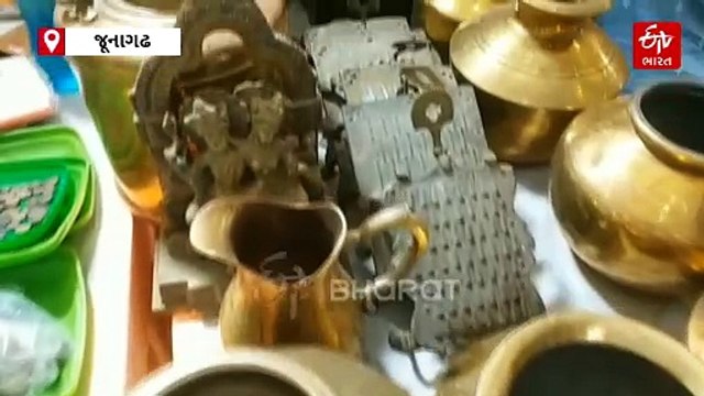જૂનાગઢના પ્રદર્શનમાં રાજા રજવાડાની 'ડાબલા' બેન્ક: 500 વર્ષ જૂના પંચધાતુના આ પાત્રએ ખેંચાયું સૌનું ધ્યાન