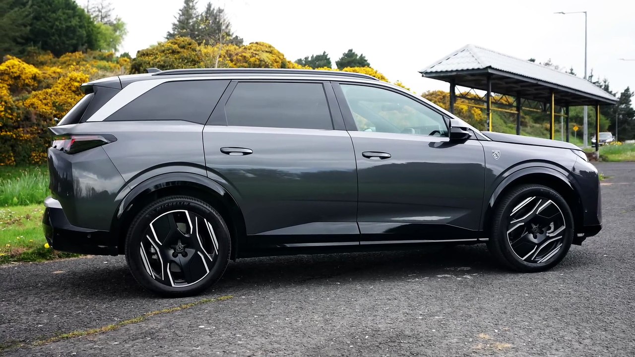 Peugeot 5008 2025 review _ Insanity not to go electric!