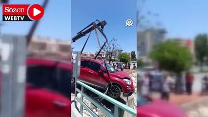 Sulama kanalı kenarında asılı kaldılar: 3 kişi yaralandı