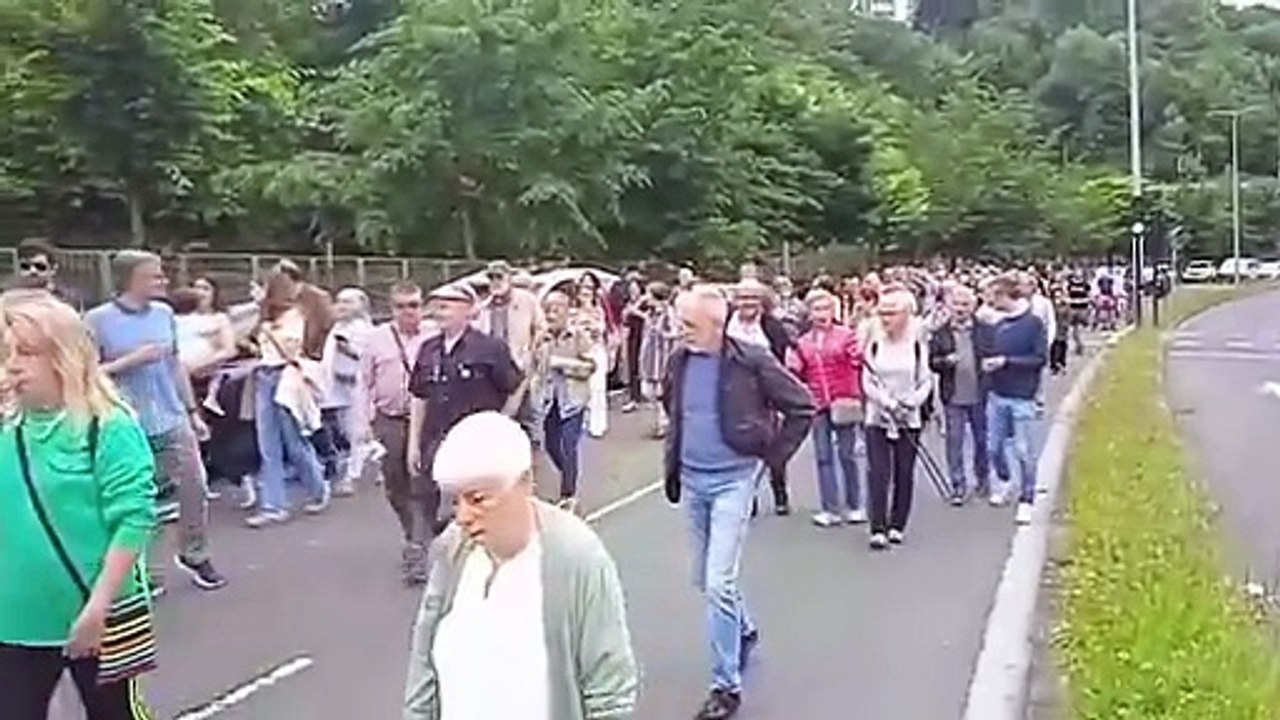 Manifestación por el ruido del topo en Amara Berri