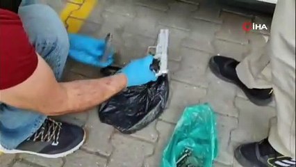 Kiraladığı araçta kalaşnikoflarla yakalanan polis ile birlikte 2 şahıs tutuklandı