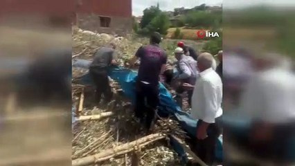 Sındırgı'da Koyun Damı Çöktü: 2 Hayvan Telef Oldu