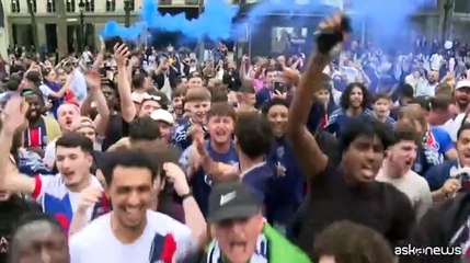 Gli Champs-Élysées quartier generale della festa per il Psg
