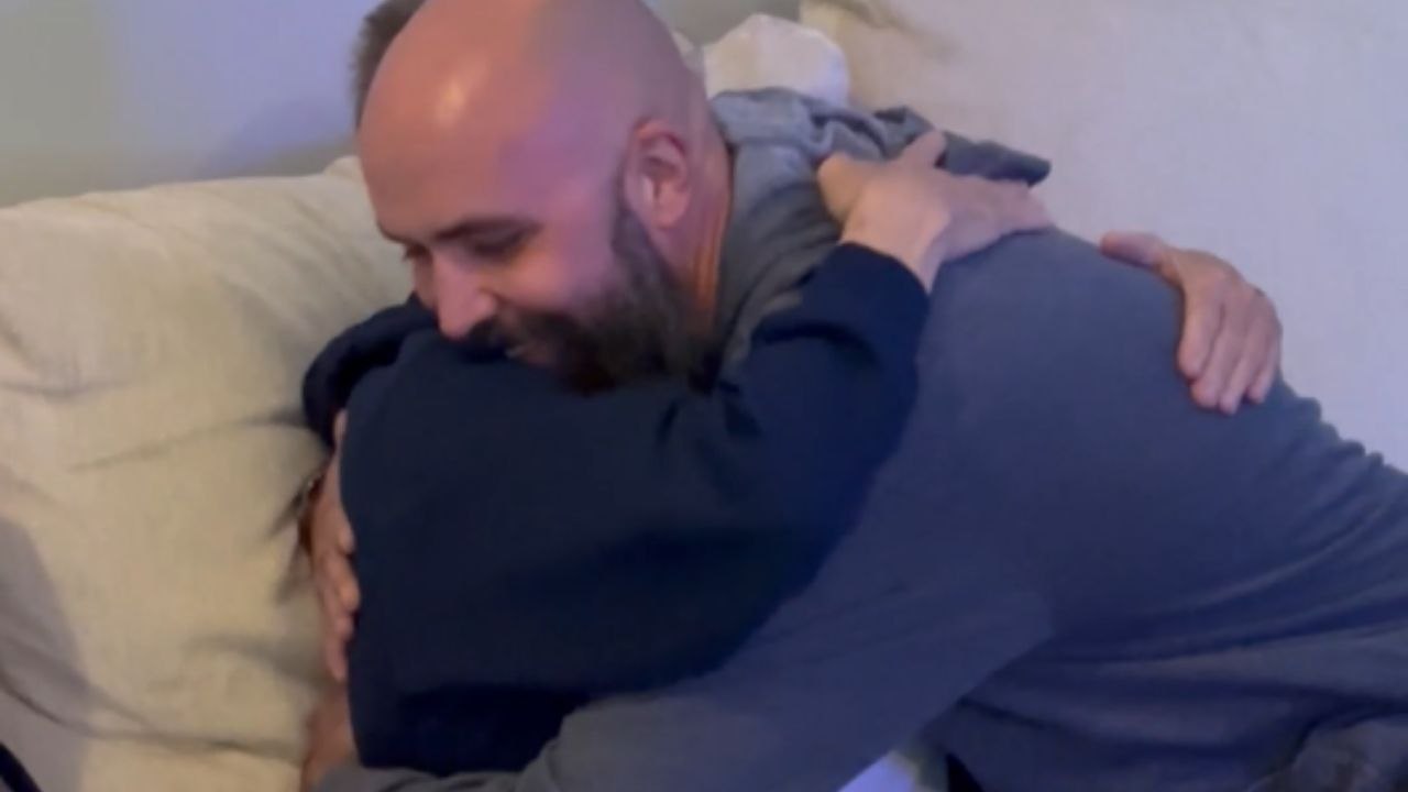 Brother returns after 18 months to surprise sister during her fight against stage 4 cancer
