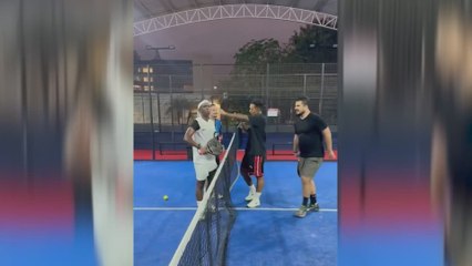El castigo a Vinicius tras perder al pádel: sus amigos no pueden parar de reír