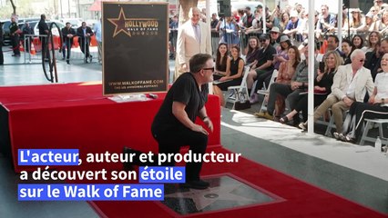 Le comédien Ricky Gervais honoré à Hollywood