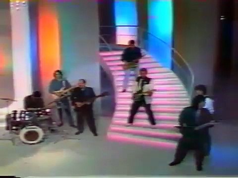 Johnny Hallyday – Je T’attends & Interview avec Line Renaud (TF1 – 07 décembre 1986)