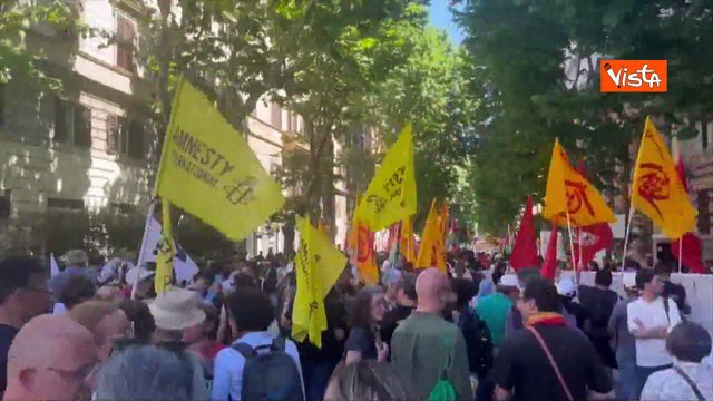 No bavaglio , lo striscione al corteo a Roma contro il Dl Sicurezza