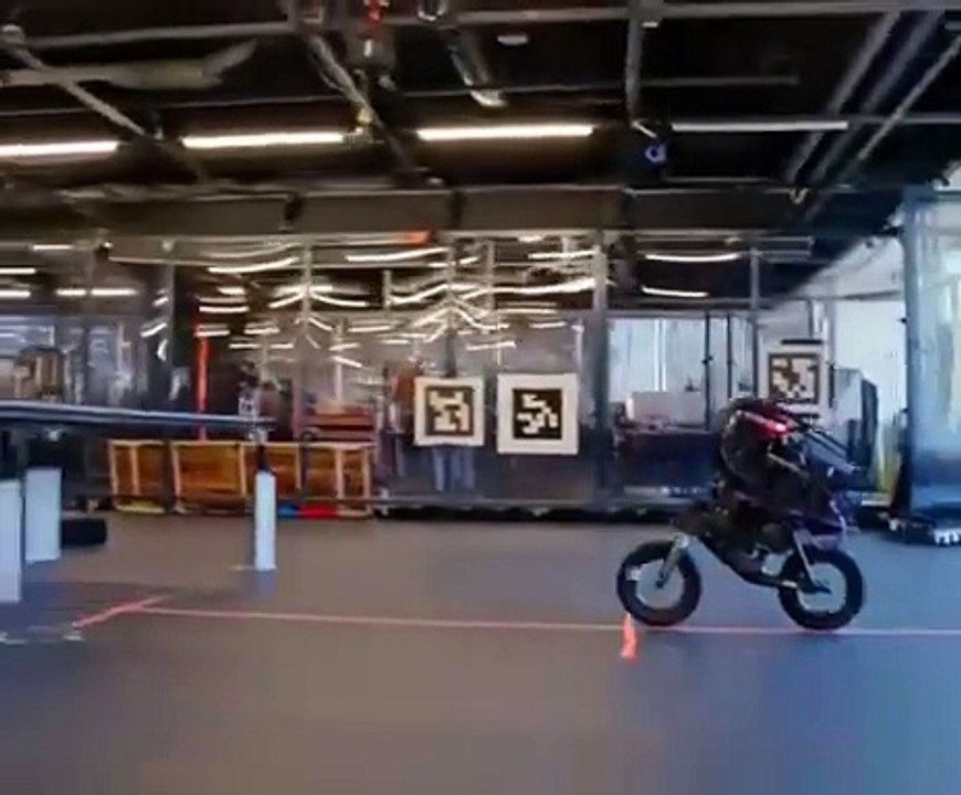Robot bicycle balance.
