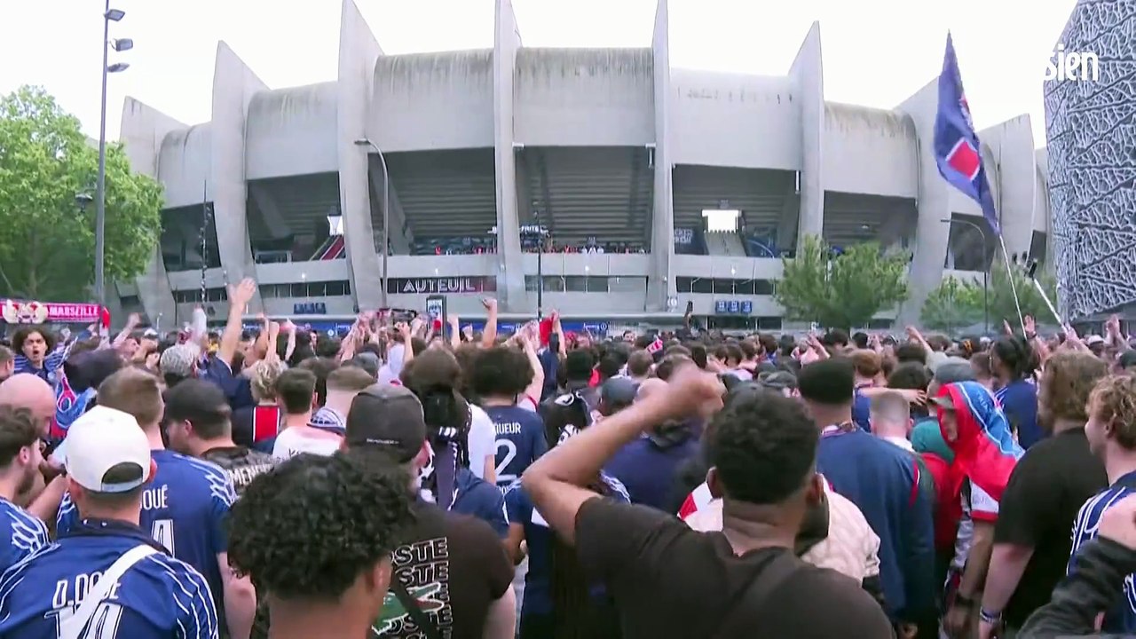 PSG - Inter Milan : les supporters du PSG arrivent au Parc des Princes