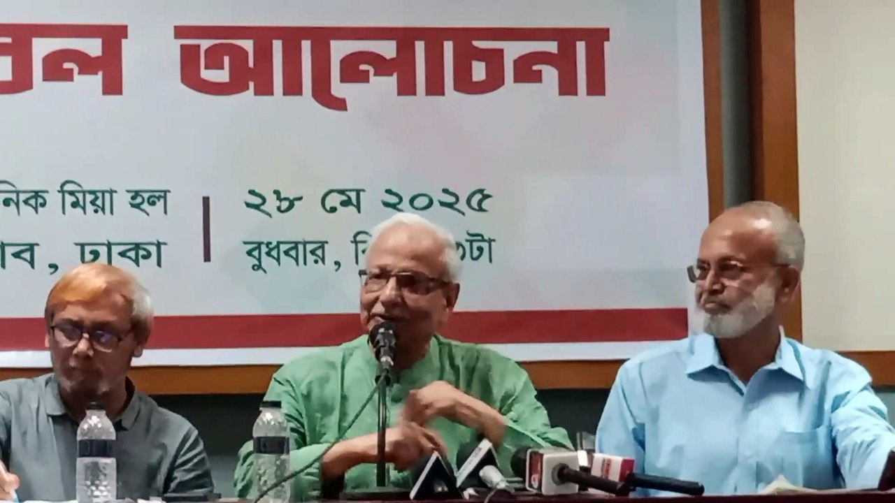 প্রধানমন্ত্রীয় সংসদ নেতা,পার্টি প্রধান ও আইন সভার প্রধান এটা হতে পারেনা-বদিউল আলম মজুমদার