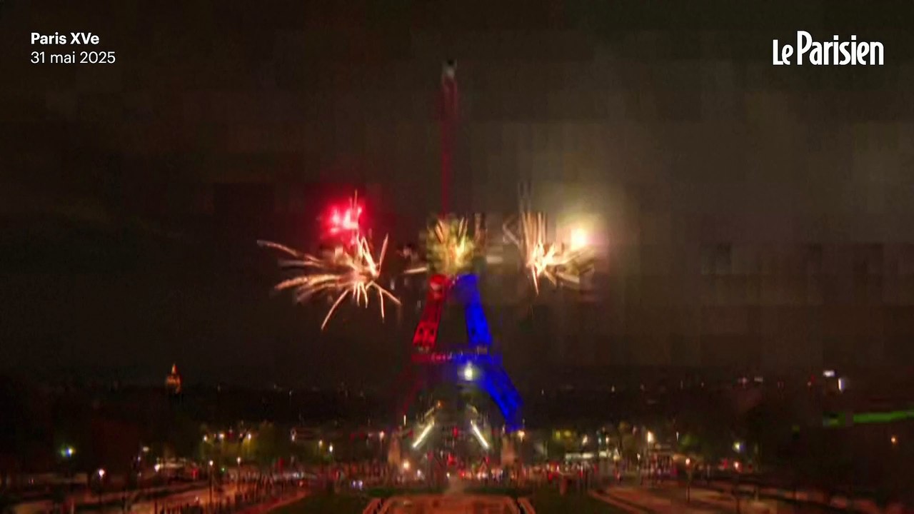 PSG champion d'Europe : feux d'artifice devant la tour Eiffel aux couleurs du PSG
