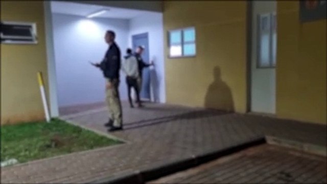 Jovem de 18 anos é detido em Matelândia: escada suspeita leva à prisão