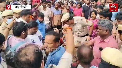 दिल्ली: जंगपुरा के मद्रासी कैंप में चला बुलडोजर, 300 से अधिक झुग्गियां हटाई गईं