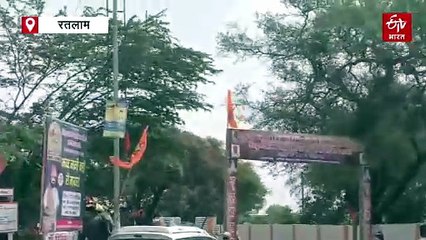 हाथी से भिड़ गया घोड़ा, लातें उठा-उठाकर गजराज को मार हीरो बना हॉर्स