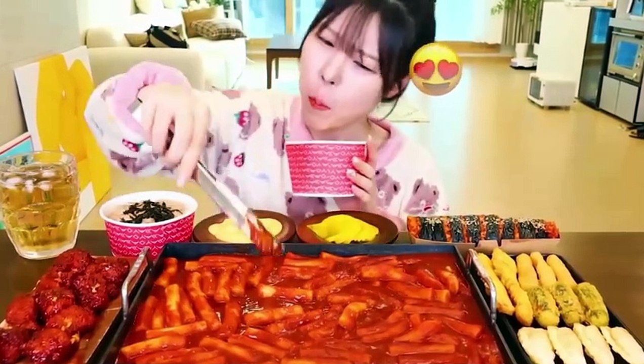 ASMR MUKBANG Spicy Sinjeon Tteokbokki, Spicy Cheese Kimbap, Seasoned Chicken, Fried foods.